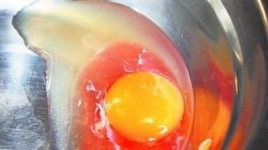  Quảng Nam: Phát hiện trứng vịt có lòng trắng màu tím đỏ