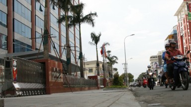  Ngân hàng Nam Á "bức tử" cây xanh: Yêu cầu trồng lại hàng cây bằng lăng