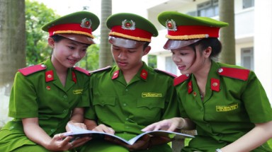  Vẻ đẹp của nữ sinh mặc áo lính