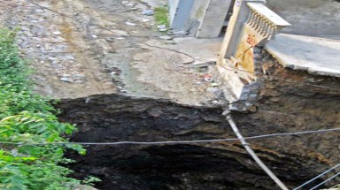  Quảng Ninh: Hố “tử thần” xuất hiện, dân sơ tán khẩn cấp