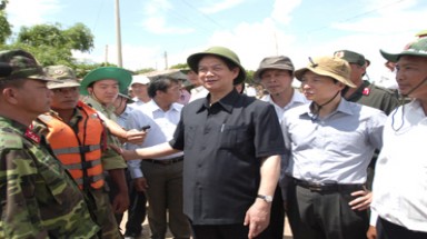  Thủ tướng Nguyễn Tấn Dũng kết luận tiếp tục “chung sống với lũ” 