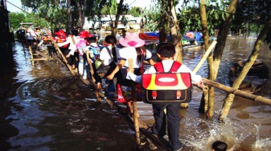 Nhọc nhằn cảnh Việt kiều về quê học tiếng mẹ đẻ 