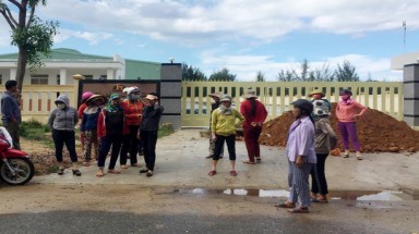  Huyện "đóng cửa" với báo chí cuộc họp xử nhà máy ô nhiễm