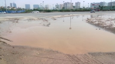  Đường nhựa biến thành đường đất 