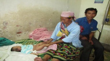  Bé 2 tháng tuổi bị chó cắn mất dương vật