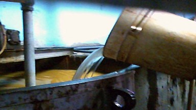 Tinh luyện dầu ăn bằng chất tẩy rửa: Cận cảnh công nghệ độc 