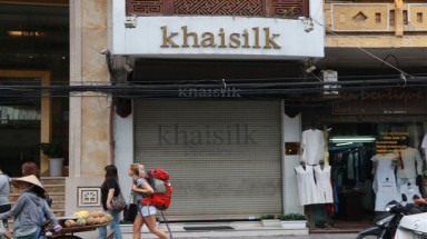  Khaisilk lộ hình "con buôn"