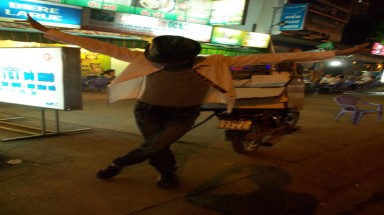  Đời ”Mai-cồ” nhọc nhằn sống nhờ quán nhậu