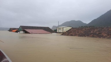  Vì sao mưa lũ lớn xảy ra dồn dập ở miền Trung?