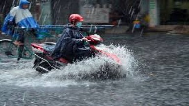 Bắc Bộ và Thanh Hoá có mưa to, dông mạnh, vùng núi chuyển rét