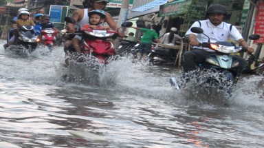  Sài Gòn ”rối loạn” vì triều cường đạt đỉnh