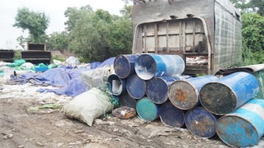   Xử lý nghiêm hành vi đổ rác thải công nghiệp không đúng nơi quy định 