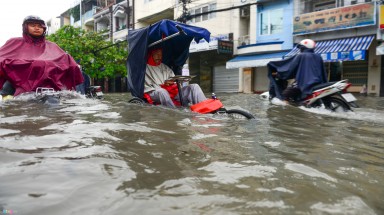   Đường Nguyễn Hữu Cảnh ngập do có kẻ phá hoại!