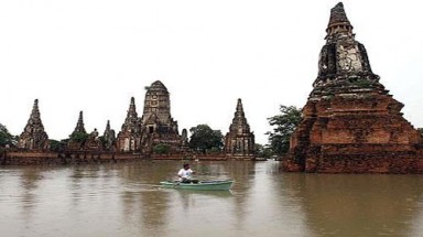  Thái Lan: 7 tỉ m³ nước đổ về Bangkok