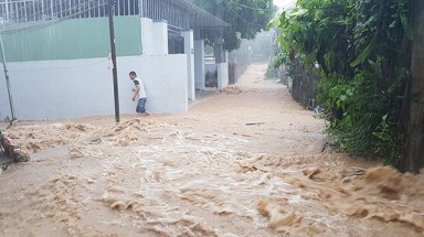  Bão số 9 đổ bộ, Nha Trang tiếp tục đối mặt nguy cơ ngập lụt
