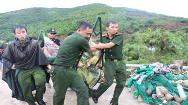  Sạt lở đất ở Nha Trang làm 13 người chết và mất tích
