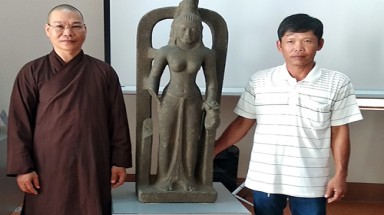  Người dân vớt được tượng nữ thần trị giá 7,5 tỷ đồng dưới sông Cổ Chiên