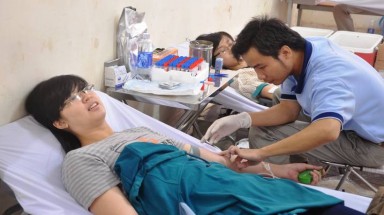  Hiến máu cứu người