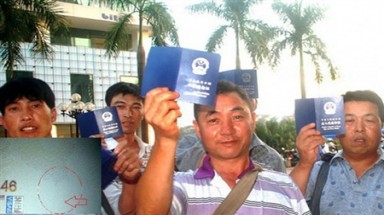   Đóng dấu "Hủy” vào hộ chiếu Trung Quốc có in ”đường lưỡi bò”