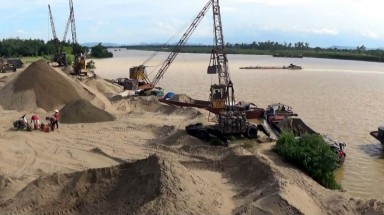  Tăng cường kiểm tra, xử lý khai thác cát, sỏi trái phép