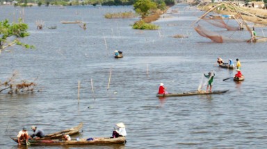  Khai thác thủy sản mùa lũ: Vơi đầy theo... biến đổi khí hậu 