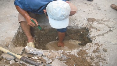  Cơ sở sản xuất lấy trộm nước sạch bị " bắt quả tang"