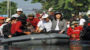  Thủ tướng Thái Lan ở lại với dân để đối phó lũ lụt 
