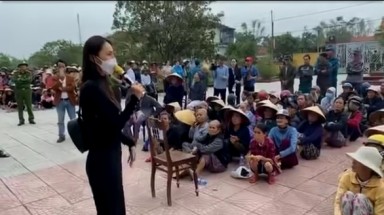  Thủy Tiên phát tiền kiểu ‘5 không’