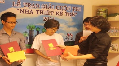  Lương Thị Thanh Bình đoạt giải nhất cuộc thi “Nhà thiết kế trẻ 2011” 