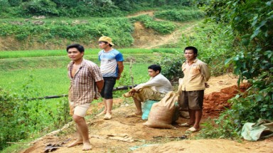   “Vàng tặc” đại náo xóm nghèo