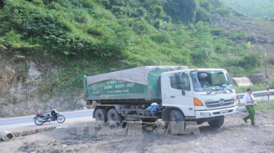   Phát hiện việc đổ trộm chất thải công nghiệp tại huyện Chợ Mới, Bắc Kạn 
