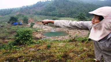  Doanh nghiệp băm nát sông tìm vàng