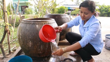 Nước máy ở nông thôn nhiễm... đủ thứ độc