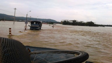  Mưa lũ tại Bình Định làm 6 người chết, hơn 10.000 ngôi nhà bị ngập sâu