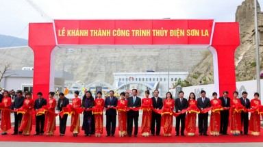  Thủ tướng cắt băng khánh thành công trình Thủy điện Sơn La