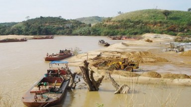 “Nóng” nạn khai thác cát ban đêm ở sông Đồng Nai 