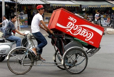   "Uống Coca Cola là... làm nghèo đất nước”