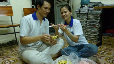 120 chuyện tình nghèo lên xe hoa 