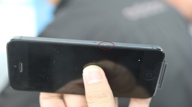   iPhone 5 chính hãng bị xước ngay khi mở hộp