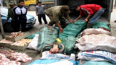  Hà Nội: Bắt quả tang gần 3 tấn chân trâu bò khi đang tiêu thụ