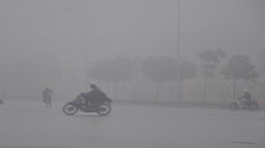   Hà Nội chìm trong "biển" sương mù trắng xóa