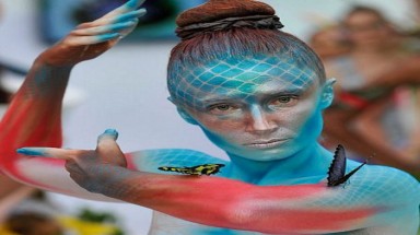Đưa cả vườn cây lên sàn diễn thời trang