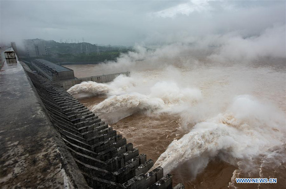 Nước[-]lũ[-]lớn[-]kinh[-]hoàng[-]đổ[-]về[-]đập[-]Tam[-]Hiệp,[-]vượt[-]cảnh[-]báo[-]15[-]mét