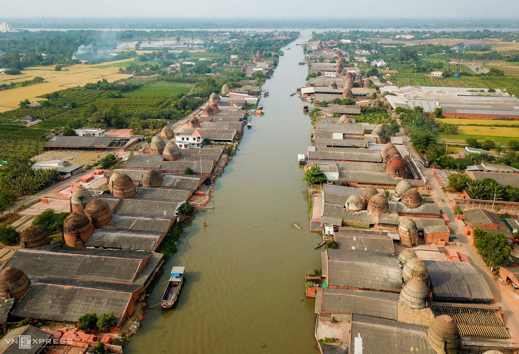 "Vương[-]quốc'"[-]lò[-]gạch[-]trăm[-]tuổi[-]ở[-]miền[-]Tây