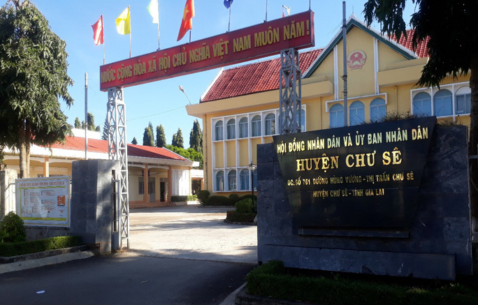 Đề[-]nghị[-]cấp[-]kinh[-]phí[-]phòng[-]chống[-]Covid-19[-]nhưng[-]nội[-]dung[-]lại...[-]mua[-]heo[-]quay