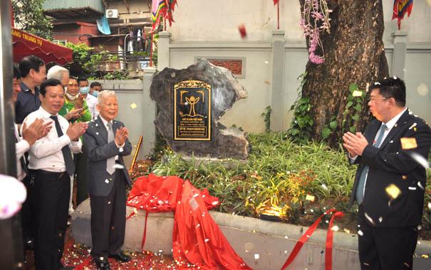 Cây[-]cổ[-]thụ[-]vùng[-]“Tứ[-]trấn[-]Thăng[-]Long”[-]được[-]vinh[-]danh[-]Cây[-]Di[-]sản[-]Việt[-]Nam