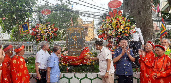 Hai[-]cây[-]cổ[-]thụ[-]khổng[-]lồ[-]vùng[-]ven[-]đô[-]Hà[-]Nội[-]được[-]vinh[-]danh[-]Cây[-]Di[-]sản[-]Việt[-]Nam