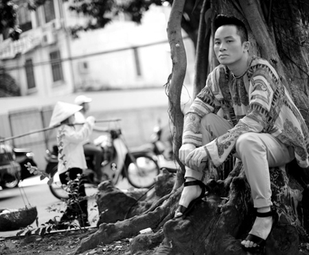 Ca[-]sĩ[-]Tùng[-]Dương:[-]Làm[-]sao[-]sống[-]được[-]bằng[-]nước[-]lã[-][-][-]khí[-]trời?