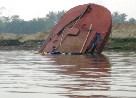 Hiện[-]trường[-]con[-]tàu[-]bị[-]chìm.