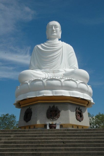 Nhiều[-]người[-]không[-]phân[-]biệt[-]được[-]đâu[-]là[-]Tôn[-]tượng[-]Phật[-]Thích[-]Ca,[-]đâu[-]là[-]A[-]Di[-]Đà